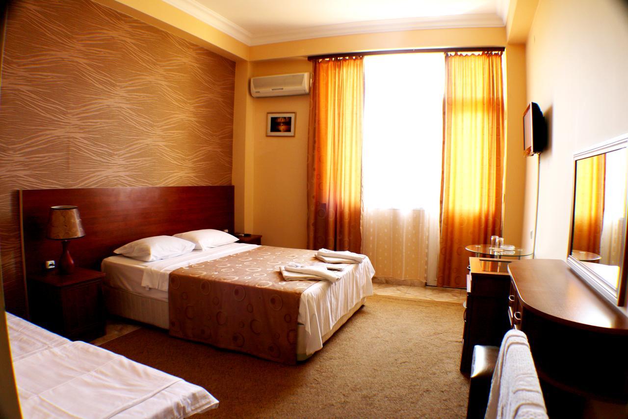 Hotel Condori Kobuleti Exterior photo